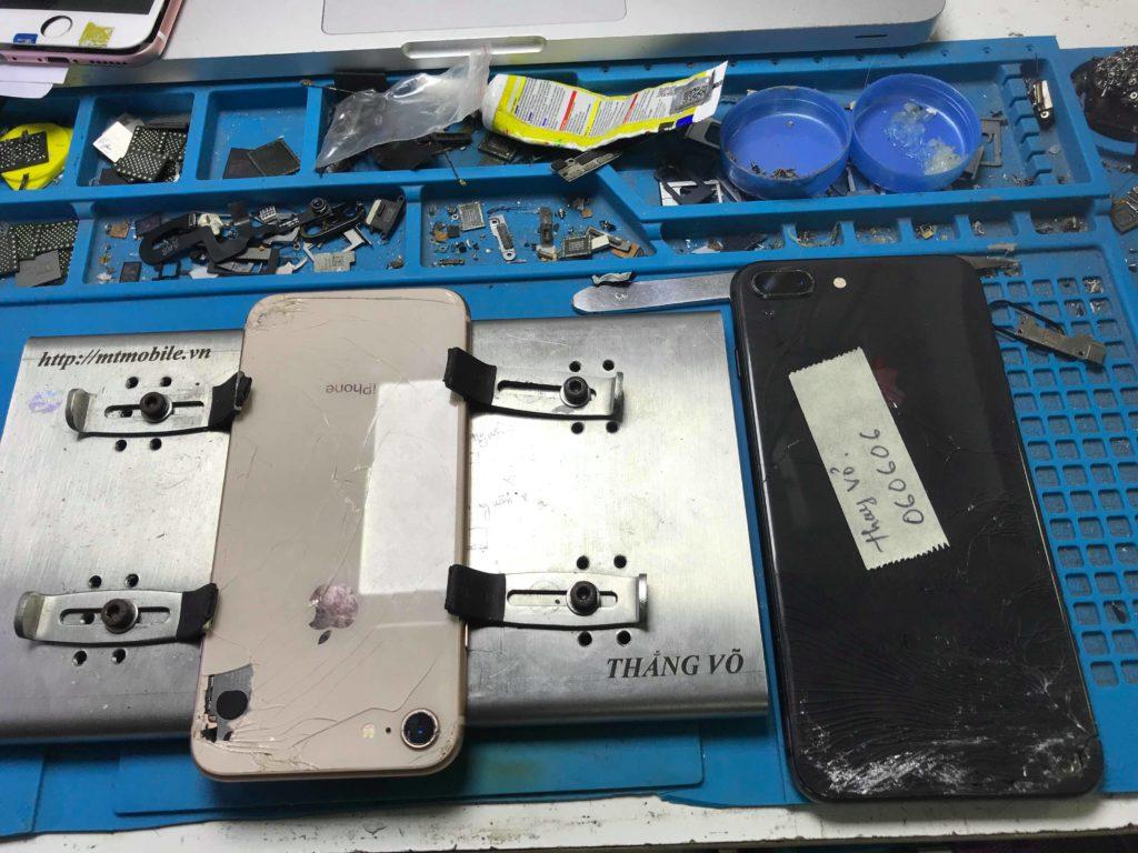 thay kính lưng iphone