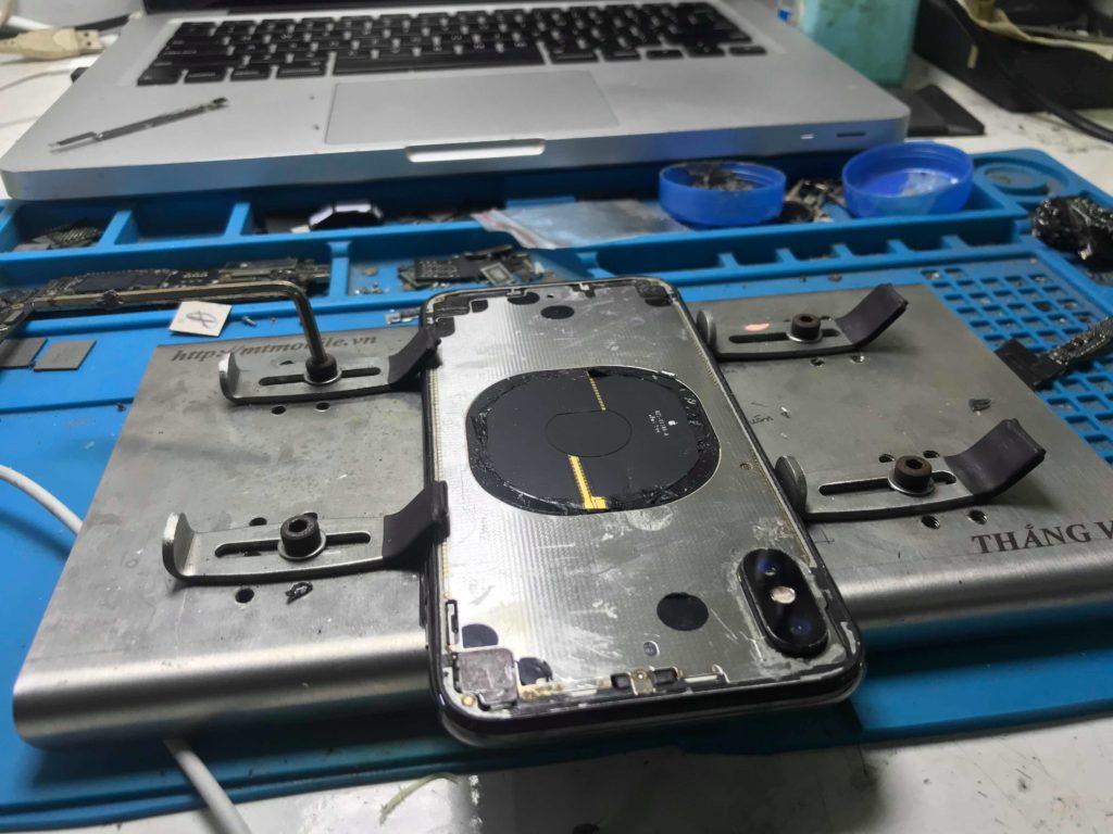 thay kính lưng iphone