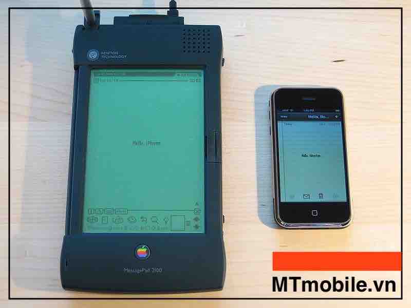 Đây là chiếc iPad đầu tiên của Apple. 4 800px Apple Newton and iPhone Đây là chiếc iPad đầu tiên của Apple.