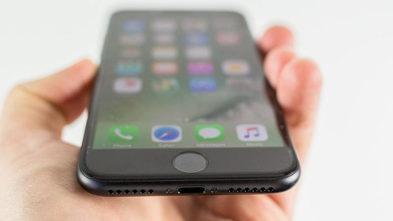 sua nut home iphone 7 plus 1 Làm gì để sửa nút home iPhone 7 Plus nhanh chóng tại nhà?
