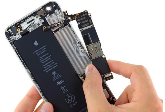 Sửa iPhone 7 sạc không vào pin 27 Sua iPhone 6 sac khong vao pin 8 Sửa iPhone 7 sạc không vào pin